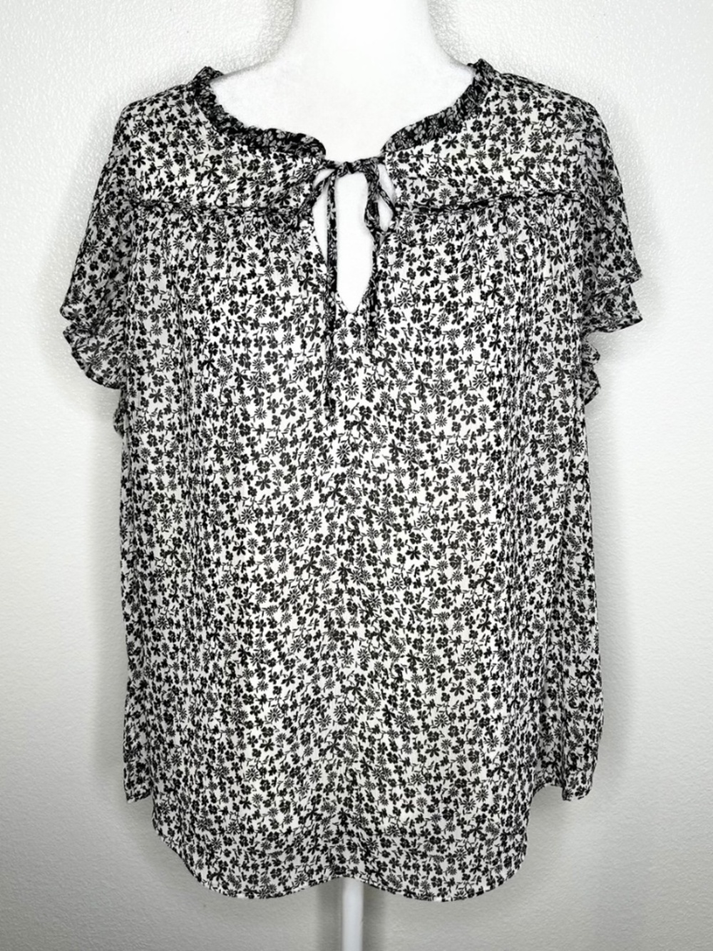 LC Lauren Conrad Womens Black & White Floral Chiffon Short Sleeve Top Size 0X